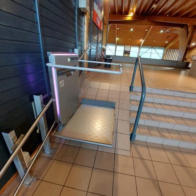 Ascendor_PLG7_stanchion-mounting-left_RGB