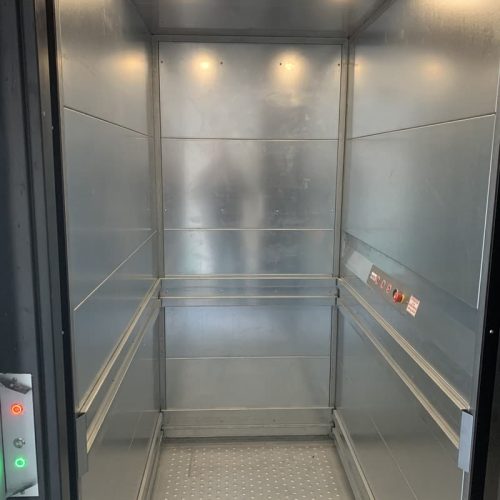 Monte-charge-accessible-IMG_3260