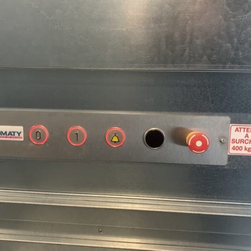 Monte-charge-accessible-IMG_3263